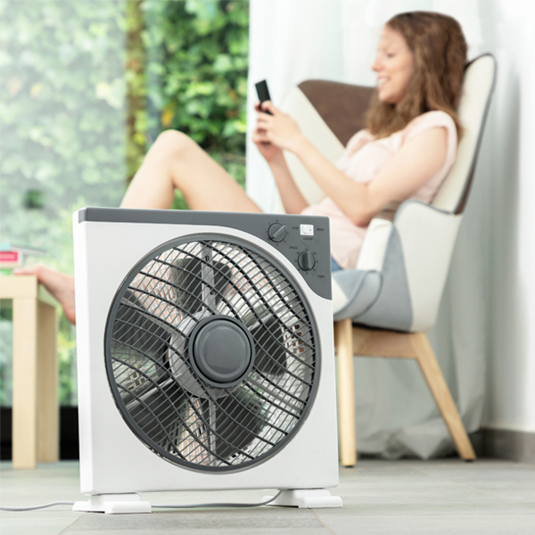 30 cm gulvventilator i hvid og grå, 50 W