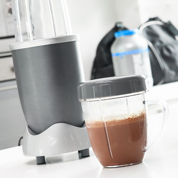 Grå 600 W Nutri-blender med smart One Touch og opskriftsamling