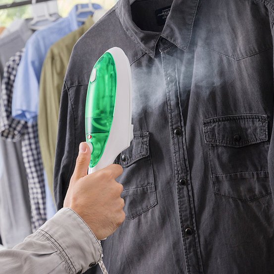 Dampstrygejern i vertikal model, 1000W (hvid/grøn)