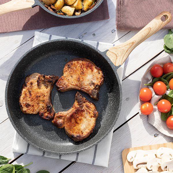 Premium stegepande med granit effekt (28 cm)