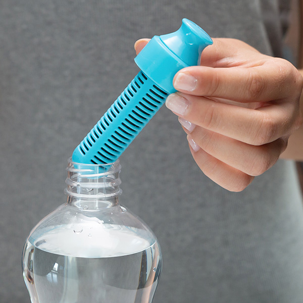 Flaske med kulfilter