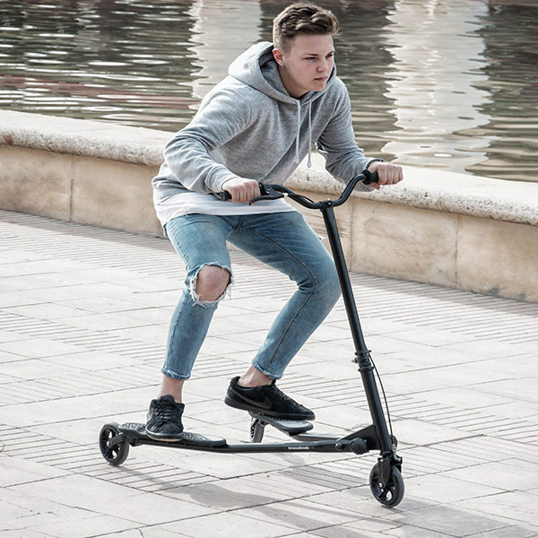 Speedy trehjulet scooter